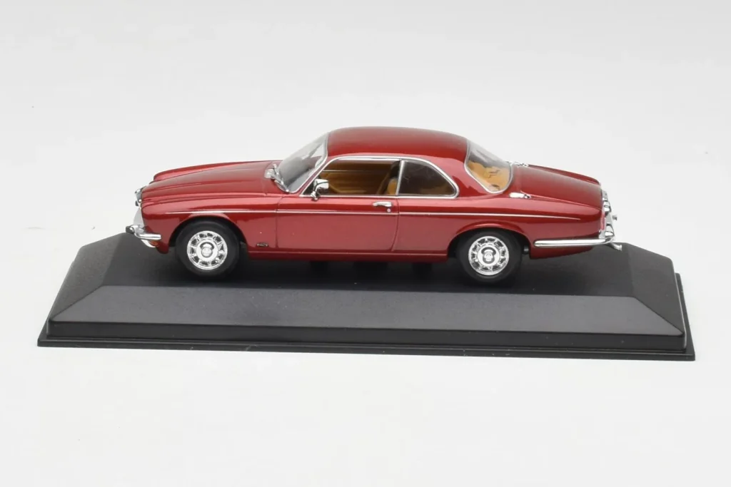 โมเดลรถ 1:43 Jaguar XJ12 Coupe Regency สีแดง Minichamps (มือสอง)