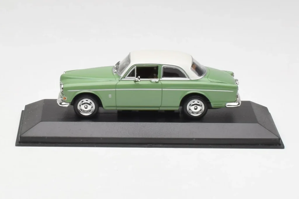 โมเดลรถ 1:43 Volvo 121 Amazon Light Green & White Minichamps (มือสอง)
