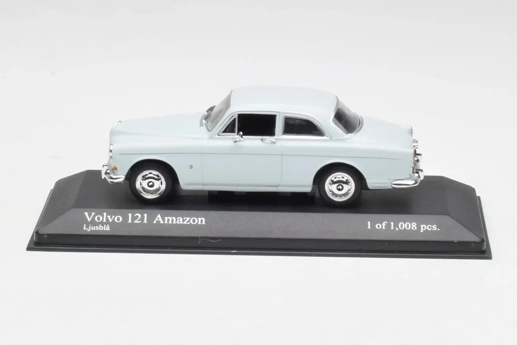 โมเดลรถ 1:43 Volvo 121 Amazon Bright สีน้ำเงิน Minichamps (มือสอง)