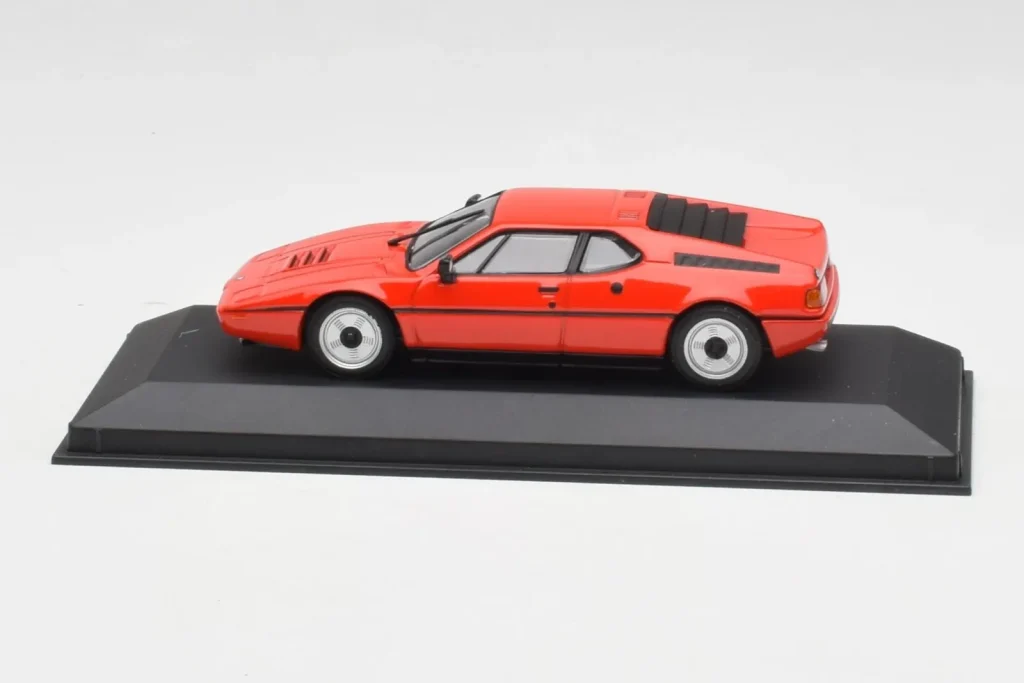 车型 1:43 BMW M1 红色 Minichamps