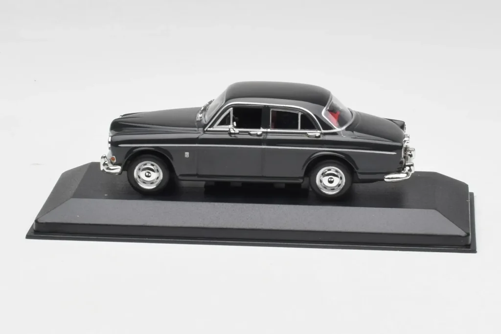 โมเดลรถ 1:43 Volvo 121 Amazon สีเทา Minichamps (มือสอง)