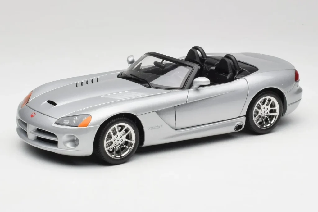 โมเดลรถ 1:18 Dodge Viper SRT-10 Bright สีเงิน Bburago (มือสอง)