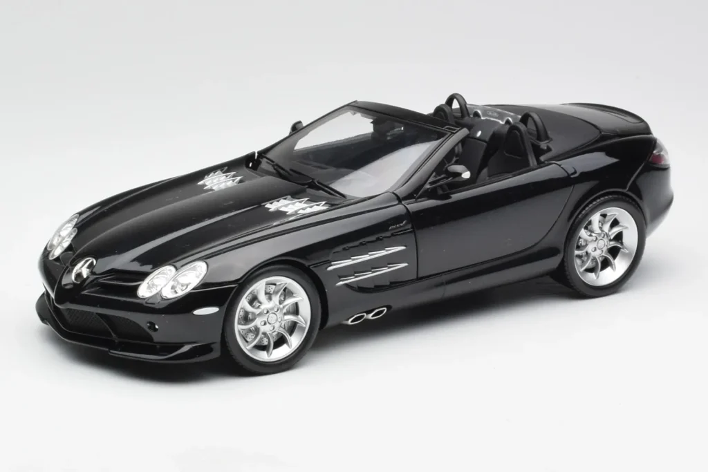 โมเดลรถ 1:18 Mercedes SLR McLaren Roadster R199 Crystal Galaxit สีดำ Minichamps (มือสอง)