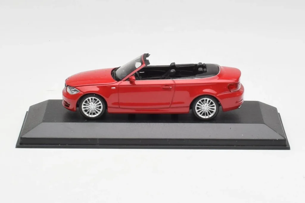 车型 1:43 BMW 1 Series E88 Cabriolet Crimson 红色 Minichamps