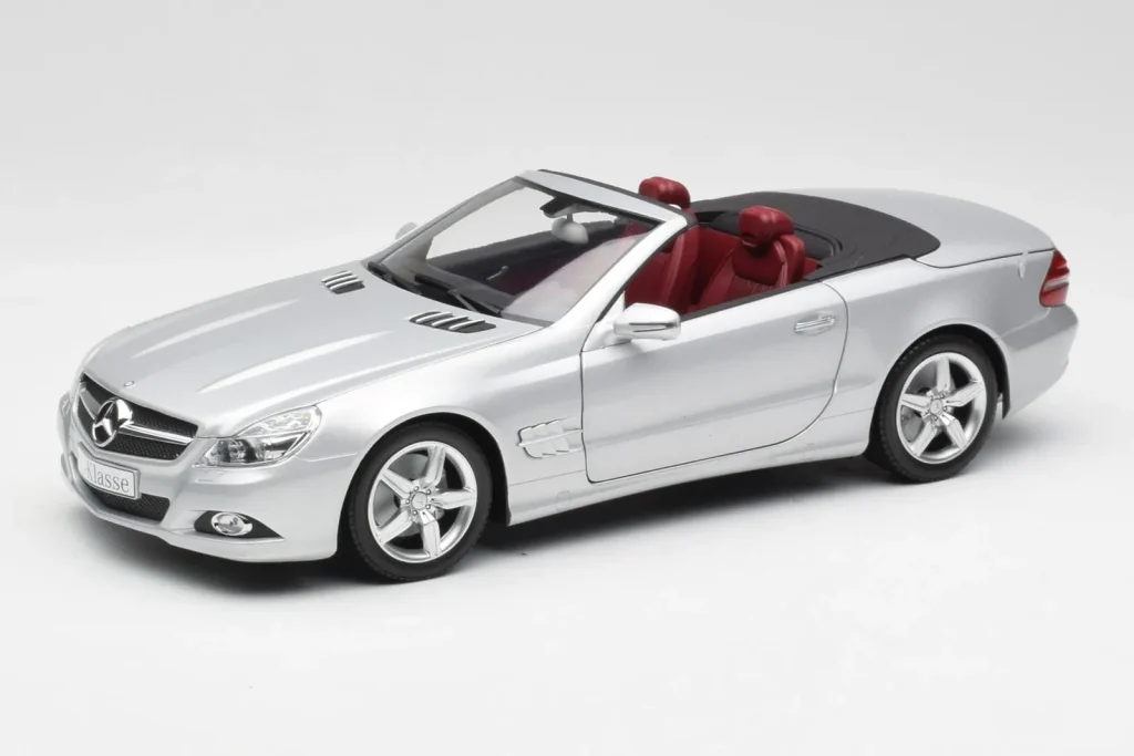โมเดลรถ 1:18 Mercedes SL 500 R230 Cabriolet Iridium สีเงิน Minichamps (มือสอง)