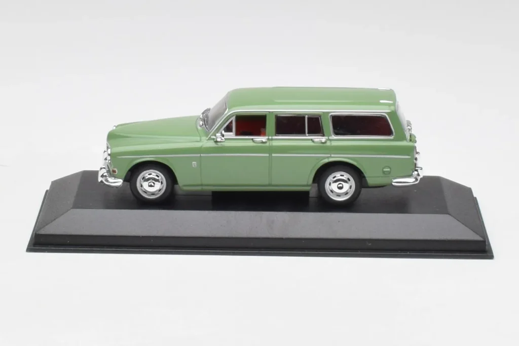 โมเดลรถ 1:43 Volvo 121 Amazon Estate สีเขียว Minichamps (มือสอง)