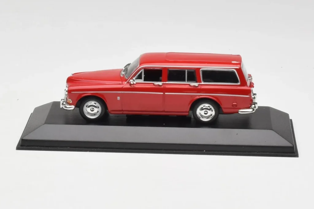 โมเดลรถ 1:43 Volvo 121 Amazon Estate สีแดง Minichamps (มือสอง)