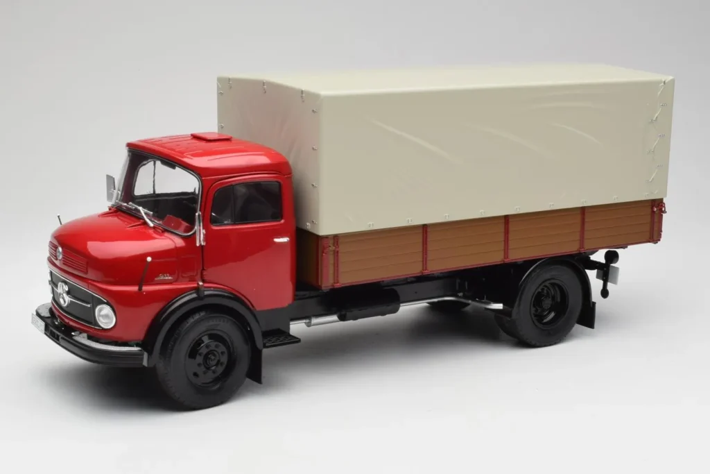โมเดลรถ 1:18 Mercedes L 911 สีแดง Schuco (มือสอง)