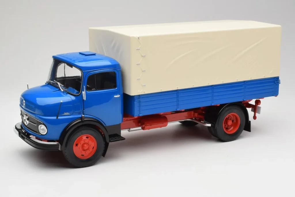 โมเดลรถ 1:18 Mercedes L911 สีน้ำเงิน Schuco (มือสอง)