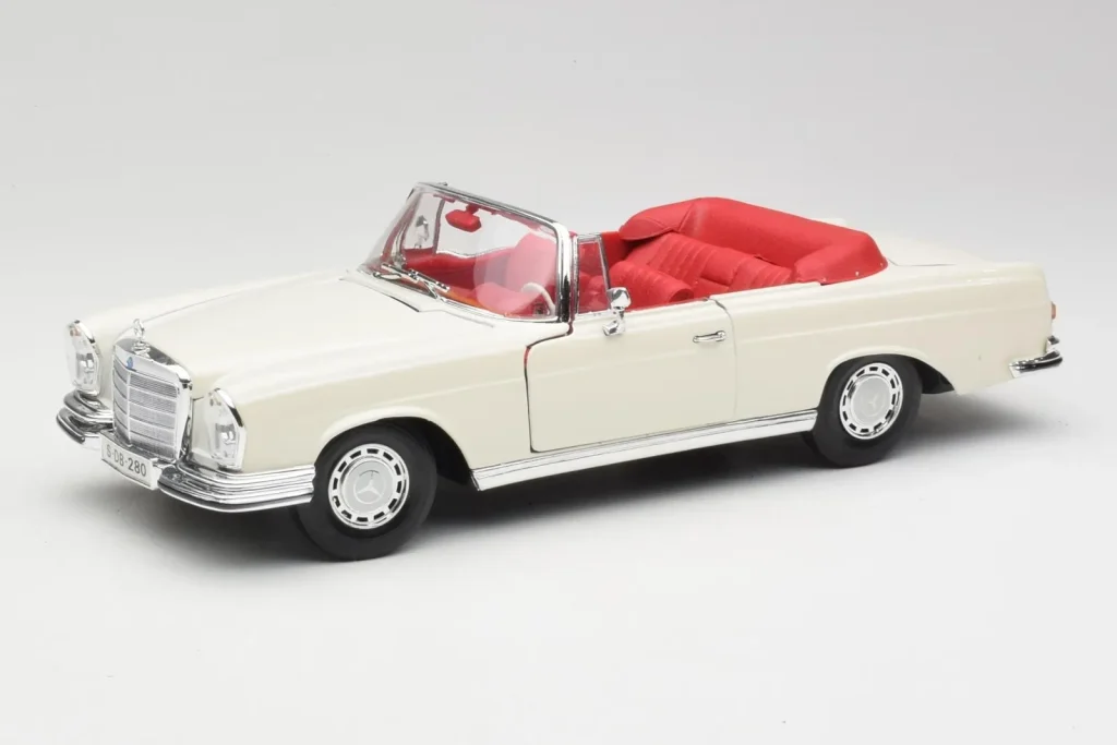 โมเดลรถ 1:18 Mercedes 280SE W108 Ivory White Maisto (มือสอง)