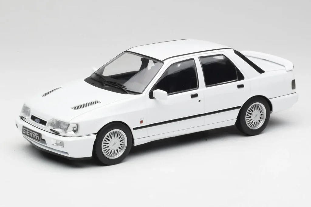 โมเดลรถ 1:18 Ford Sierra RS Cosworth 4×4 สีขาว MCG