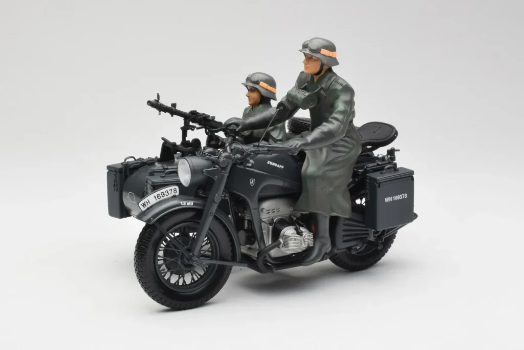 车型 1:10 Zundapp KS 750 Sidecar Walkure Schuco