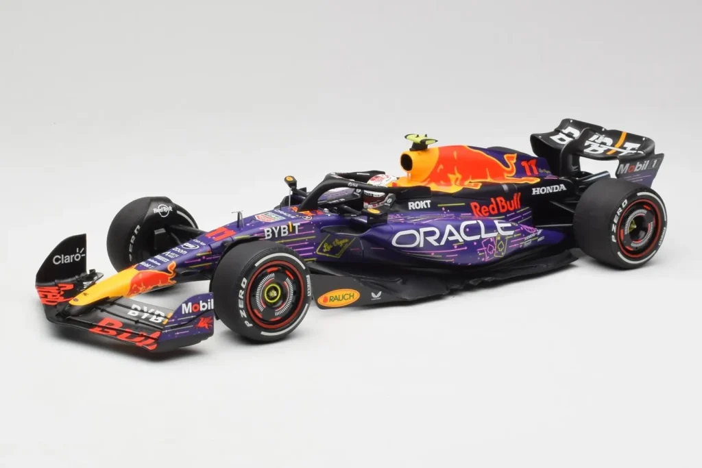 车型 1:18 Red Bull RB19 #11 S. Perez Las Vegas GP 3rd 年 2023 Minichamps