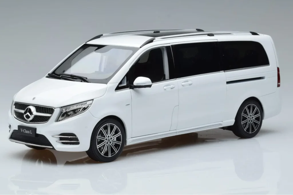 Model 1:18 Mercedes V-Class W447 V260L white OEM
