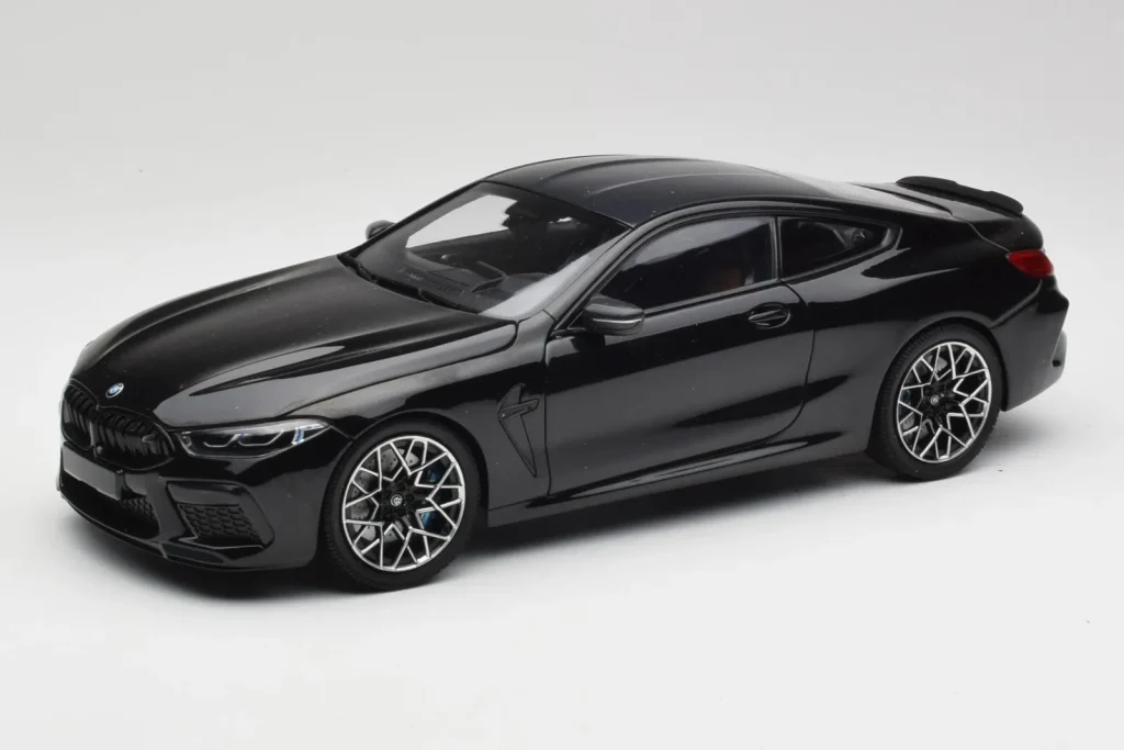 车型 1:18 BMW M8 F92 Black Sapphire Minichamps