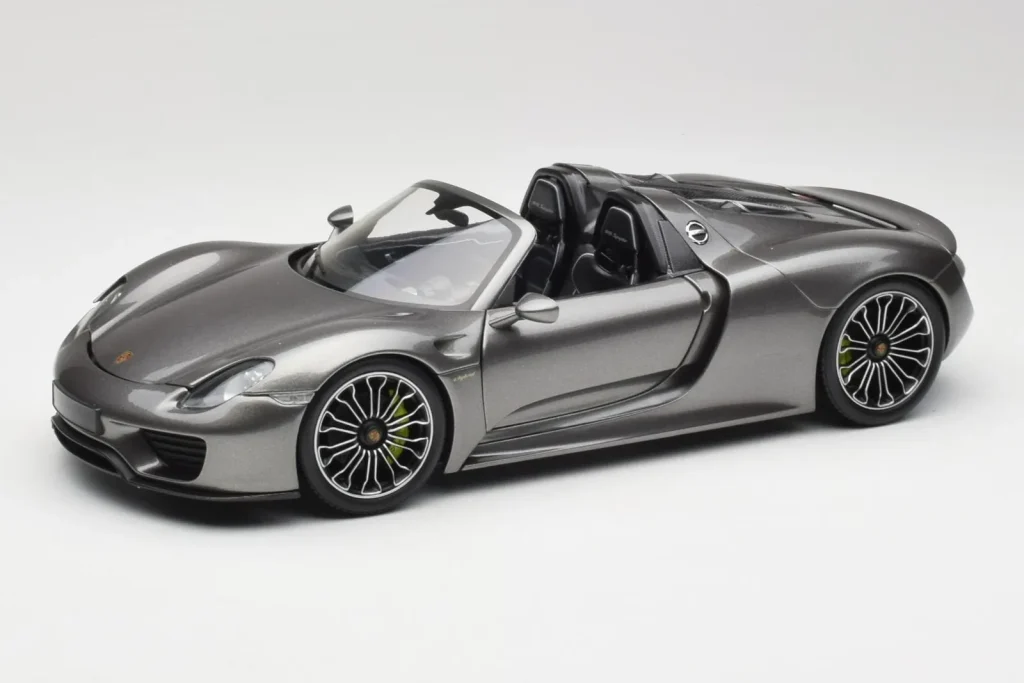 โมเดลรถ 1:18 Porsche 918 Spyder Liquid Metal สีเงิน Minichamps (มือสอง)