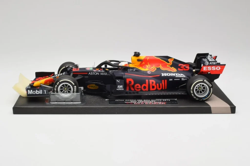 Model 1:18 Red Bull RB16 #33 M. Verstappen Abu Dhabi GP Winner year 2020 Minichamps