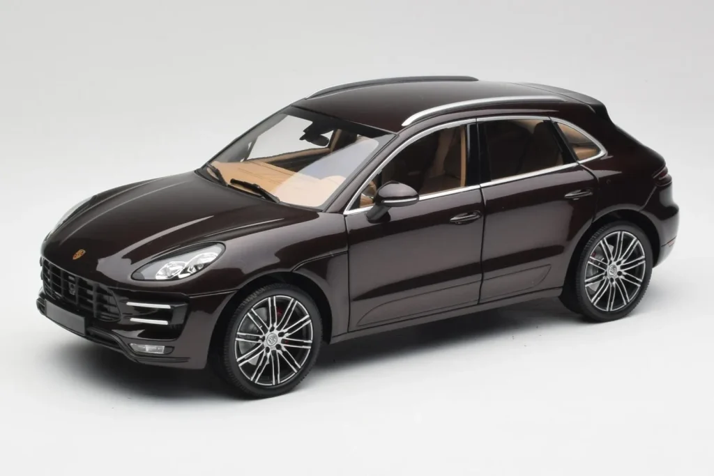 โมเดลรถ 1:18 Porsche Macan 95B Turbo Mahogany Metallic Minichamps (มือสอง)