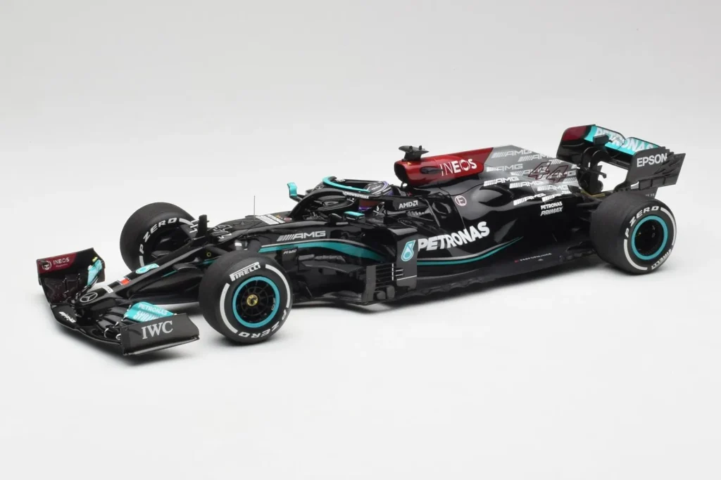 โมเดลรถ 1:18 Mercedes AMG W12 #44 L. Hamilton Bahrain GP ปี 2021 Minichamps (มือสอง)