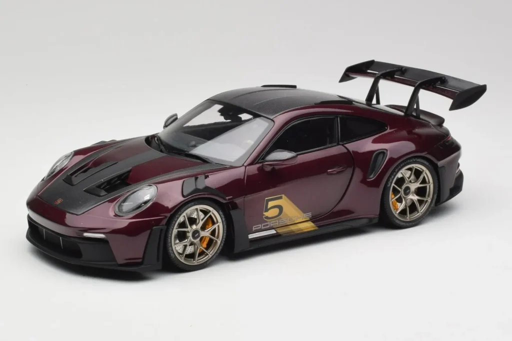โมเดลรถ 1:18 Porsche 911 992 GT3 RS Ultraviolet & Silver Wheels Minichamps (มือสอง)