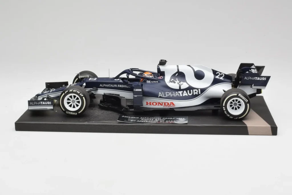 车型 1:18 AlphaTauri AT02 #22 Y. Tsunoda Bahrain GP 年 2021 Minichamps