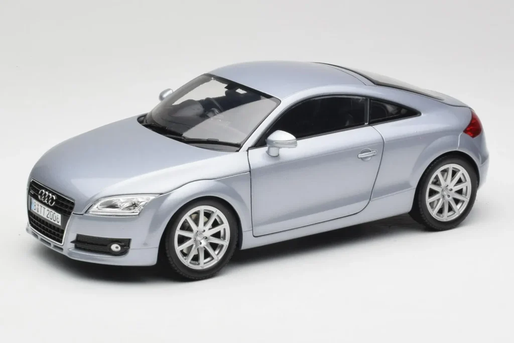 โมเดลรถ 1:18 Audi TT 8N RHD Lake สีเงินเมทัลลิก Minichamps (มือสอง)