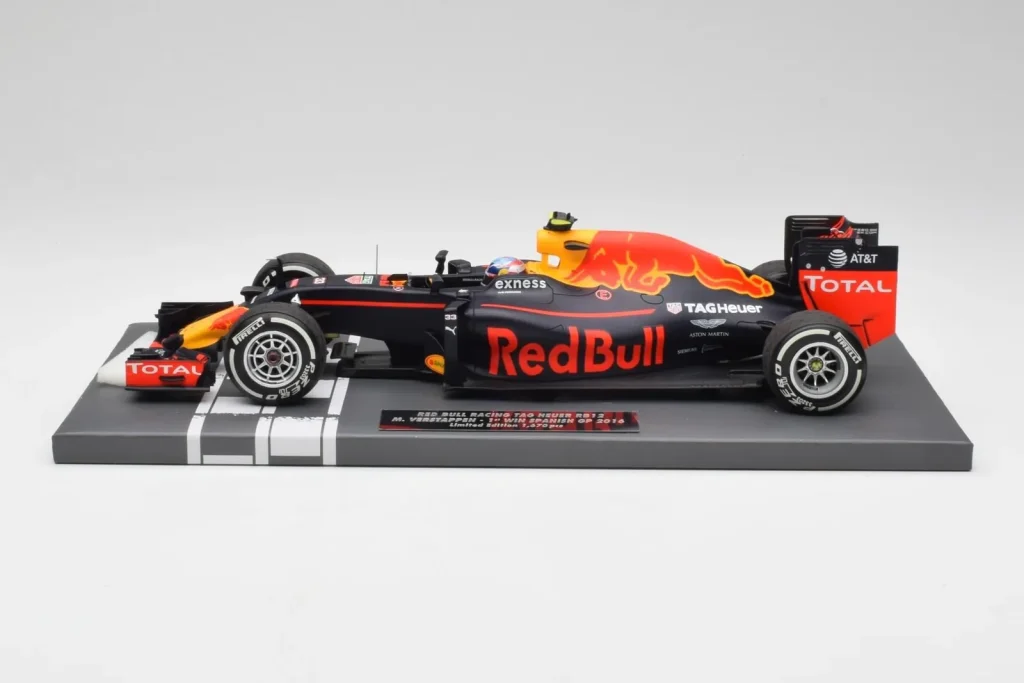 Model 1:18 Red Bull RB12 #33 M. Verstappen Spain GP Winner year 2016 Minichamps [117160333]