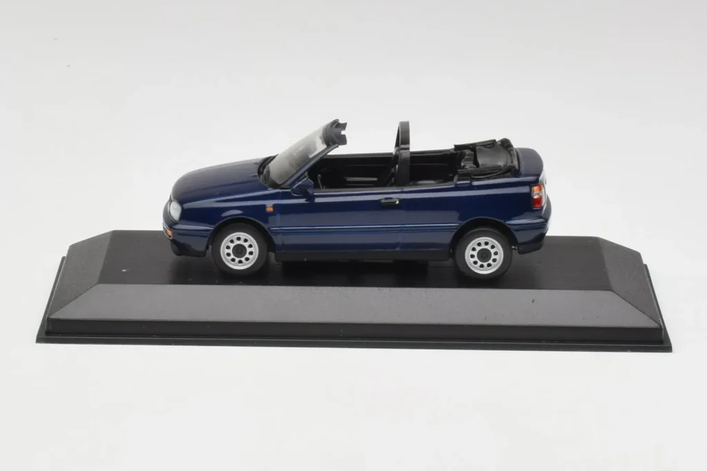โมเดลรถ 1:43 Volkswagen Golf Mk3 Cabriolet Maritime สีน้ำเงิน Minichamps (มือสอง)