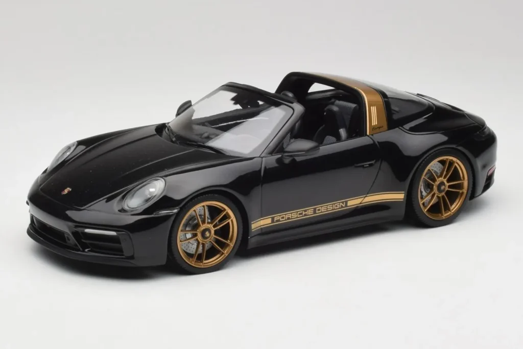 โมเดลรถ 1:18 Porsche 911 992 Targa Porsche Design Black & Gold Concept Minichamps (มือสอง)