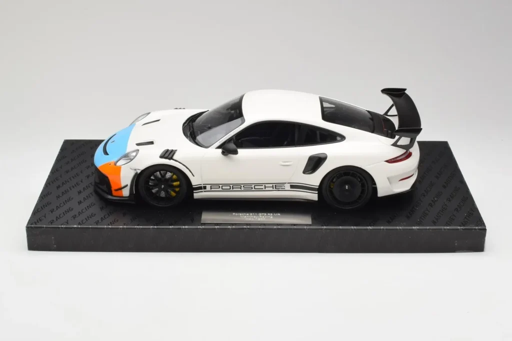 โมเดลรถ 1:18 Porsche 911 991.2 GT3 RS Manthey Racing White & Blue & Orange Minichamps (มือสอง)