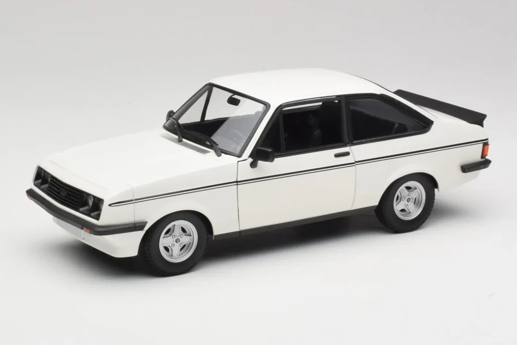 โมเดลรถ 1:18 Ford Escort Mk2 RS LHD ปี 2000 สีขาว Minichamps (มือสอง)