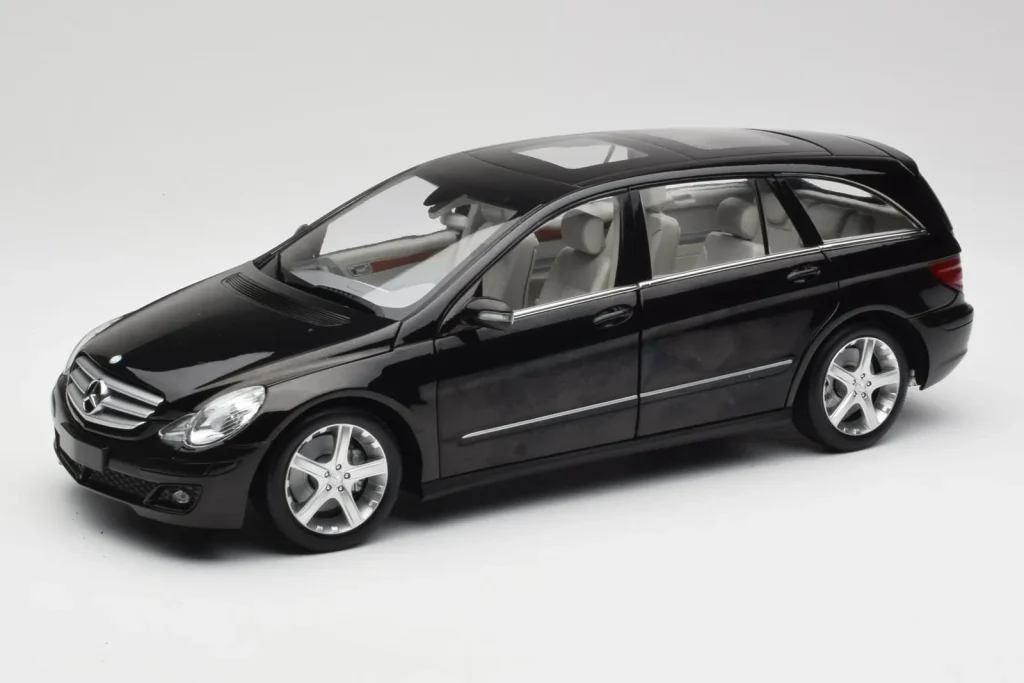 โมเดลรถ 1:18 Mercedes R-Class W251 Obsidian สีดำ Minichamps [150034601] (มือสอง)