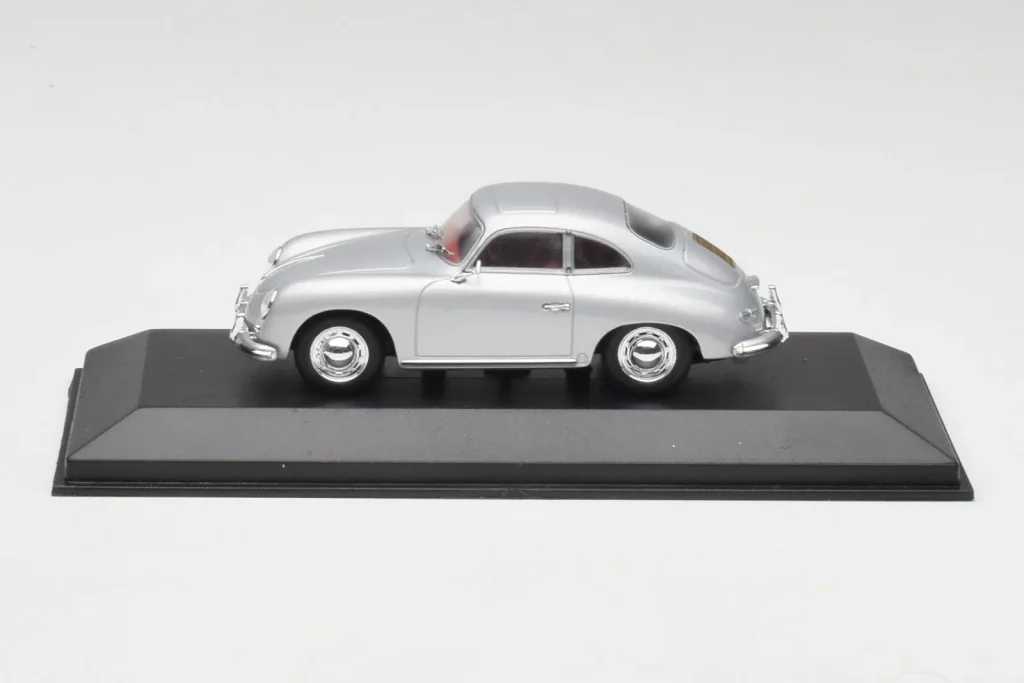 โมเดลรถ 1:43 Porsche 356B Coupe สีเงิน Minichamps (มือสอง)