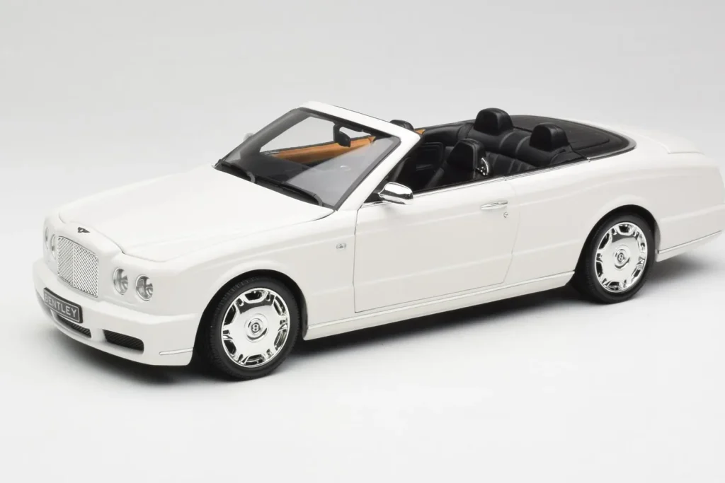 โมเดลรถ 1:18 Bentley Azure Glacier สีขาว Minichamps (มือสอง)