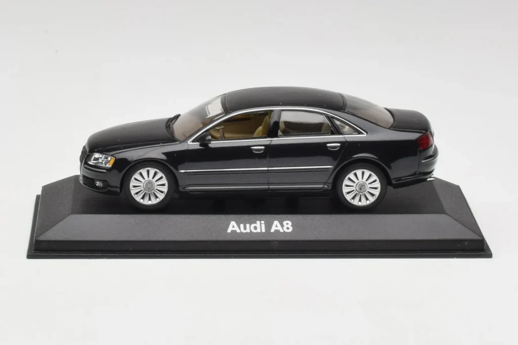 โมเดลรถ 1:43 Audi A8 D3 Phantom สีดำ Minichamps (มือสอง)