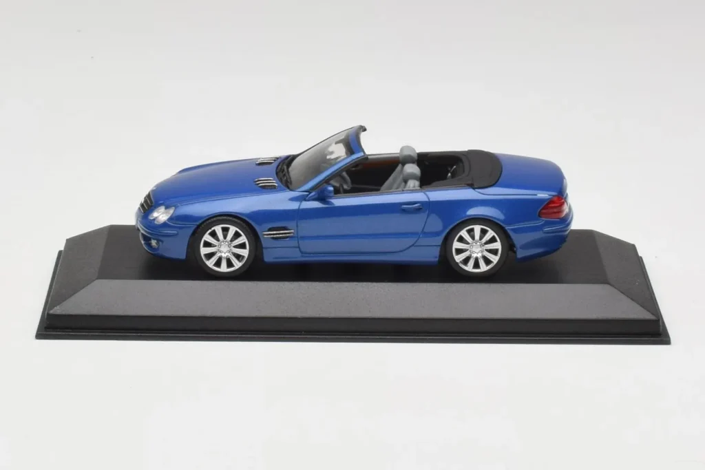 โมเดลรถ 1:43 Mercedes SL R230 Tanzanite สีน้ำเงิน Minichamps (มือสอง)
