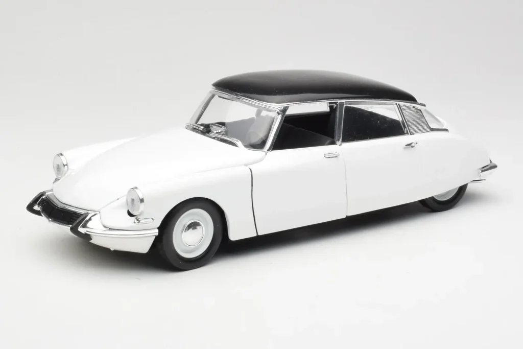 โมเดลรถ 1:18 Citroen DS Berline Blanc Meije Solido (มือสอง)