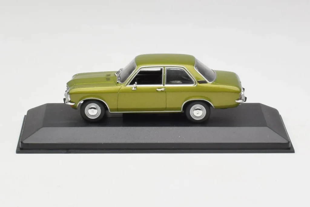 โมเดลรถ 1:43 Opel Ascona B 1.6S Terral สีเขียว Minichamps (มือสอง)