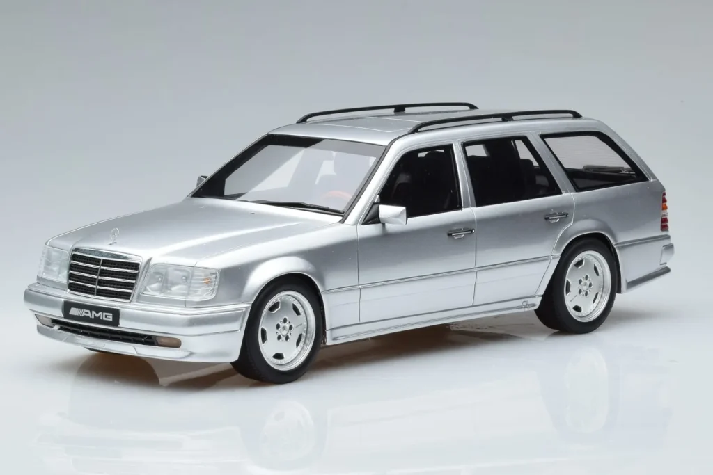 车型 1:18 Mercedes E36 AMG S124 银色 Otto