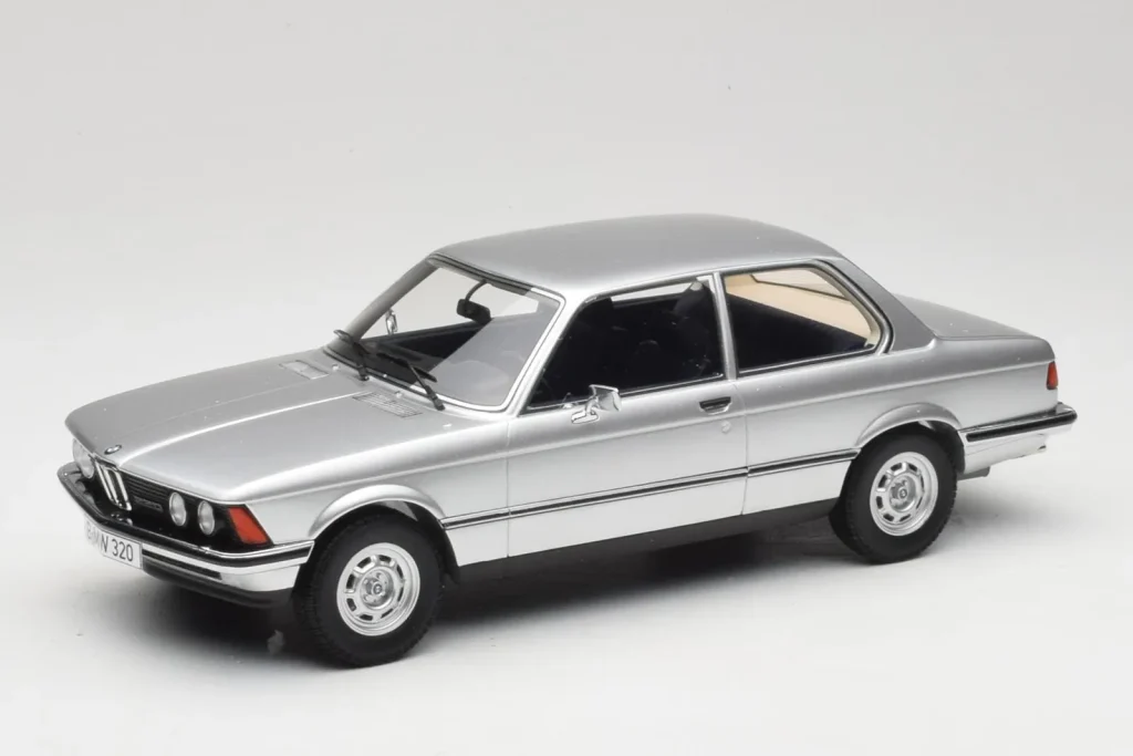 车型 1:18 BMW 320 E21 银色 Minichamps