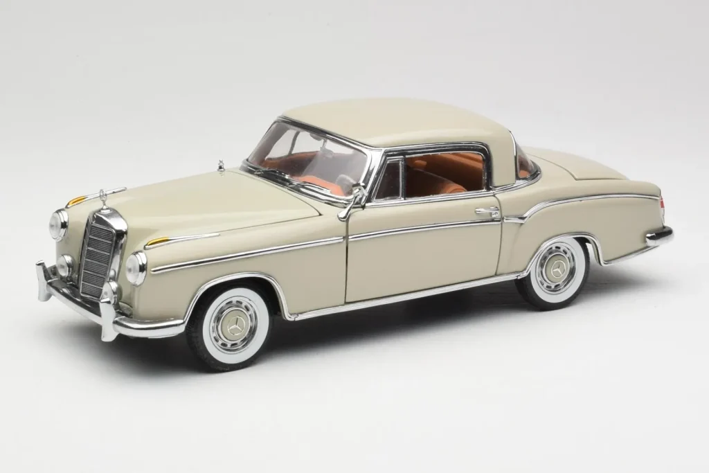 โมเดลรถ 1:18 Mercedes 220 SE W128 Coupe Light Grey Sun Star (มือสอง)