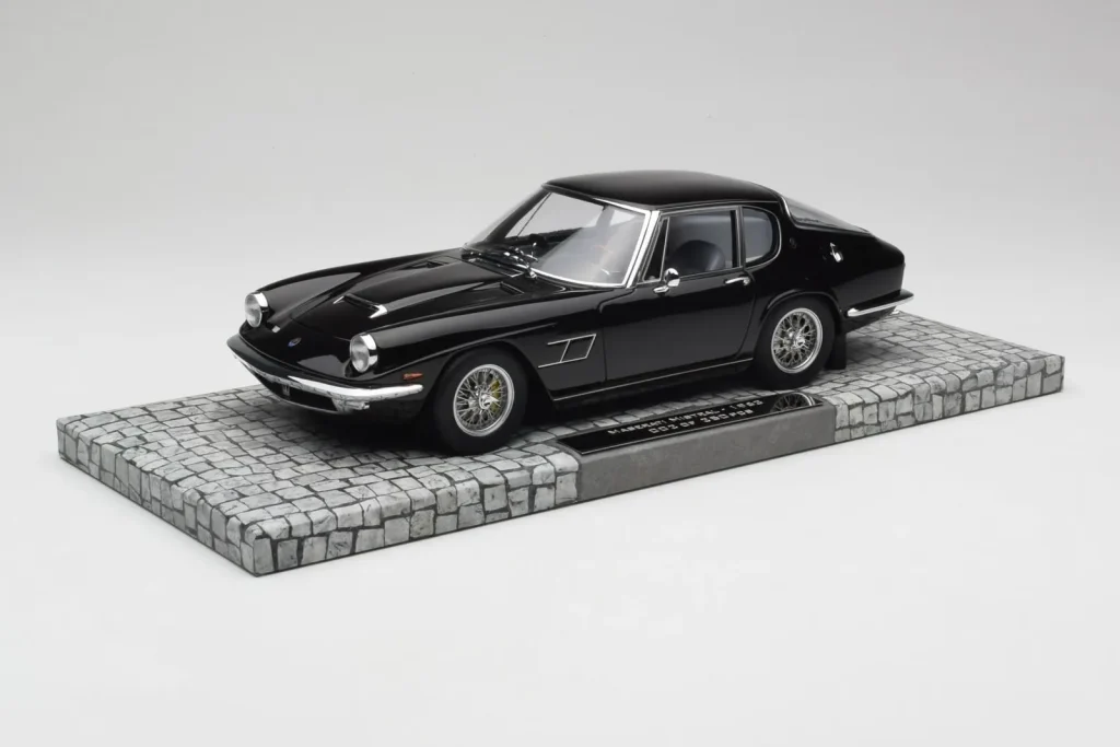โมเดลรถ 1:18 Maserati Mistral สีดำ Minichamps (มือสอง)