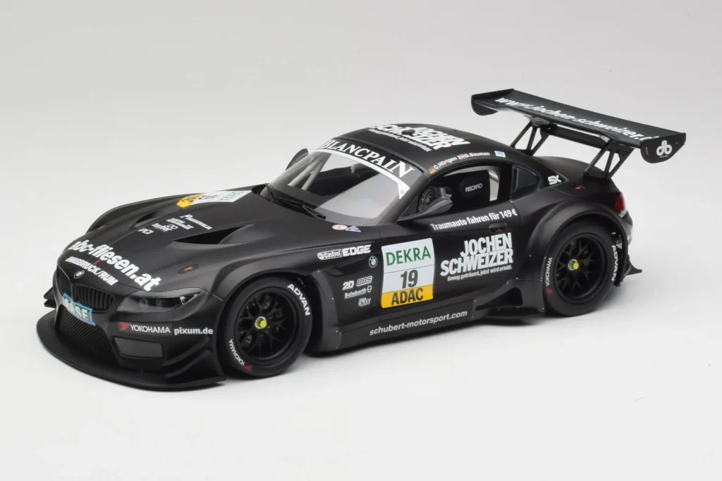 โมเดลรถ 1:18 BMW Z4 E89 GT3 #19 Pixum C. Hurtgen / D. Baumann Spa 24 Hours Winner ปี 2013 Minichamps (มือสอง)