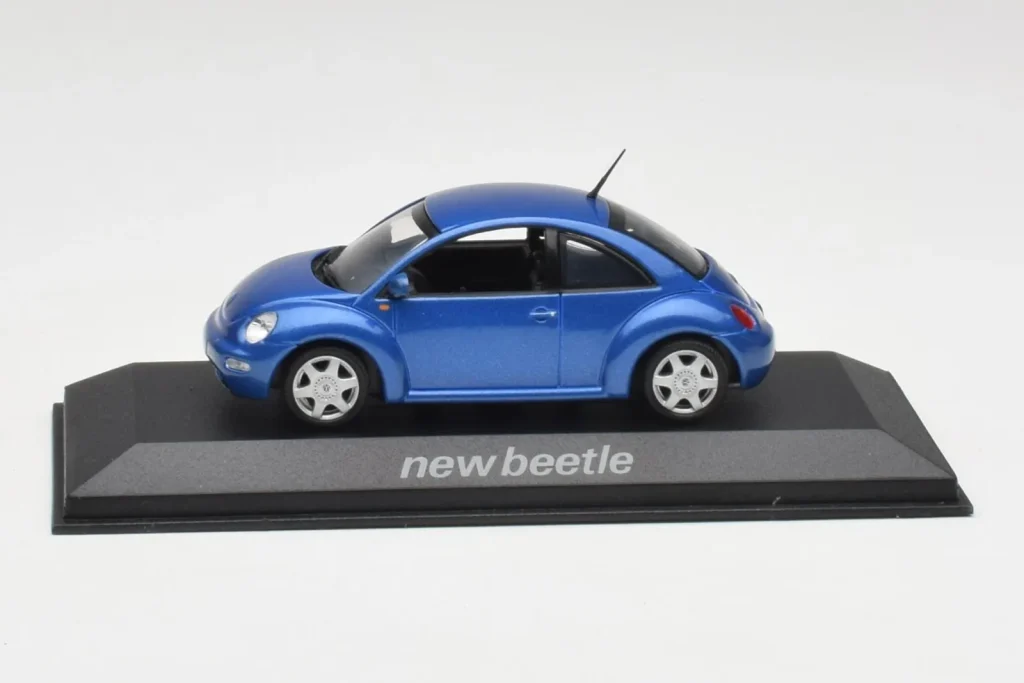 โมเดลรถ 1:43 Volkswagen New Beetle Satellite สีน้ำเงิน Minichamps (มือสอง)