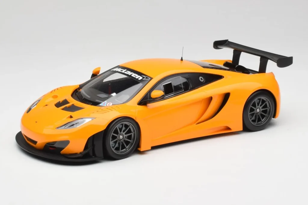 โมเดลรถ 1:18 McLaren 12C GT3 Papaya สีส้ม Minichamps (มือสอง)