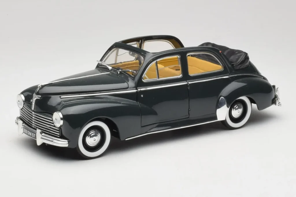 โมเดลรถ 1:18 Peugeot 203 Cabriolet สีดำ Solido (มือสอง)