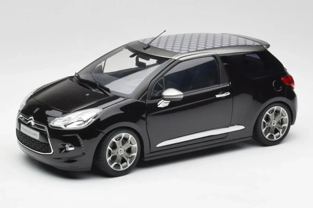 โมเดลรถ 1:18 Citroen DS3 Cabrio Perla Nera สีดำ Norev (มือสอง)