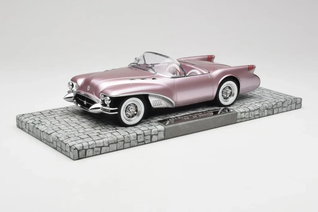 Model 1:18 Buick Wildcat II Concept Salmon Metallic Minichamps