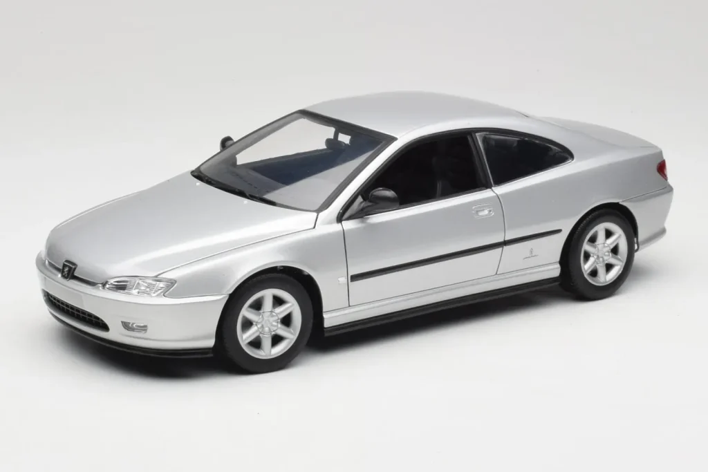 โมเดลรถ 1:18 Peugeot 406 Coupe สีเงิน Gate (มือสอง)