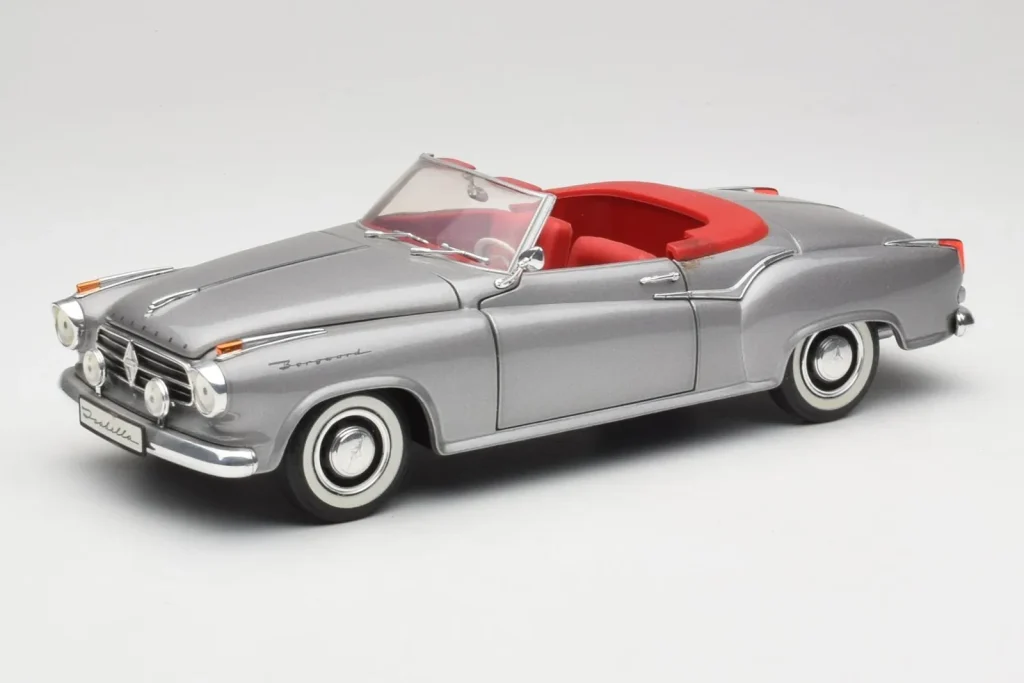 Model 1:18 Borgward Isabella Cabriolet silver Revell
